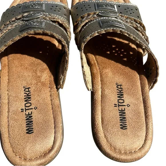 Minnetonka Leather Bronze Cut-Out Slide Sandals NEW 6 - Picture 4 of 8